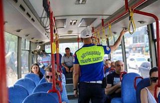 Adana’da sıcaklar arttı... Toplu taşıma araçlarında...