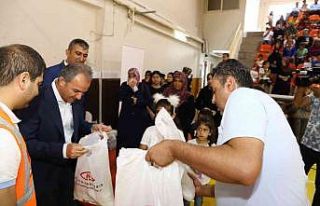 Adıyaman’da yetimlere giysi desteğinde bulunuldu