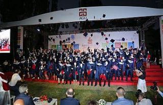AGÜ’de 5. Mezuniyet Heyecanı