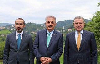 AK Parti Genel Başkan Yardımcısı Hayati Yazıcı...