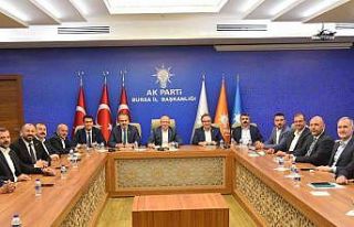 AK Parti kadroları sahada
