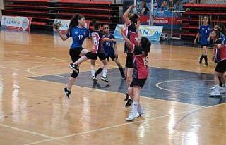 Alanya’da hentbol şampiyonası başladı