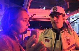 Alkollü kadın sürücü oğlunun yanında alkollü...