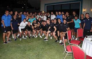 Altay, kamp yorgunluğunu barbekü partisi ile attı