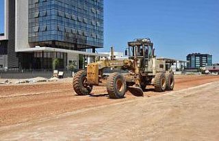 Altınova Sinan Mahallesi’nde yollar genişletiliyor