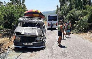 Antalya’da rafting dönüşü kaza: 8 yaralı