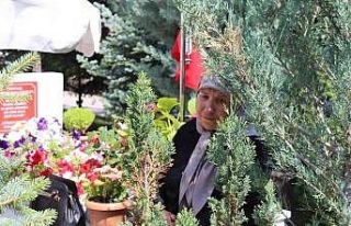 Arife günü şehitliklerde dua ve gurur dolu anlar