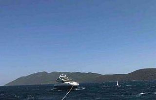 Arızalanan lüks yatı KIYEM ekipleri kurtardı