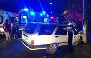 Aşırı alkollü sürücü aydınlatma direğine...