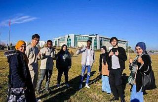 ASÜ bu yıl bin 433 uluslararası öğrenci kabul...