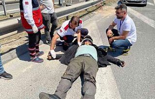 Ataşehir’de, motosiklet ticari taksiye çarptı