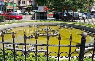 Atatürk Parkı bakımsızlıktan kaderine bırakıldı