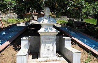 Atatürk’ün poz vererek yaptırdığı tarihi büst...