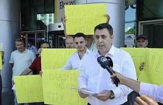 AVM işletmecisini protesto eden mülk sahipleri tapularını...