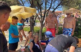 Ayvalık’ta cankurtaranın dikkati yaşlı kadını...