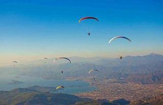 Babadağ’dan yamaç paraşütüyle uçuşlar arttı