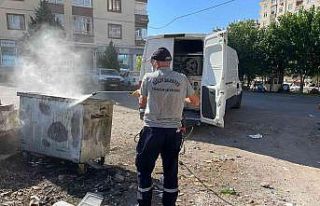 Bağlar Belediyesi çöp konteynerlerini bakımdan...