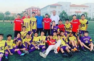 Bağlar Belediyespor futbolcu fabrikası gibi hizmet...