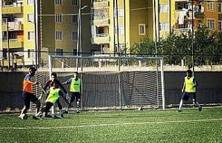 Bağlar Belediyespor’da 11 oyuncu A takımla idmana...