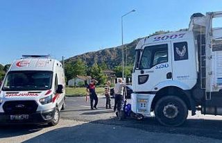 Bahçesine giderken kamyonun altında kalarak hayatını...