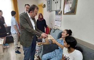 Bakan Yardımcısı Duran, bayramda yaşlı ve çocukları...