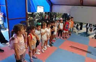 Balıkesir’de miniklerin at biniciliği heyecanı