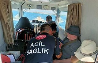 Balıkesir’in Ayvalık açıklarında rahatsızlanan...