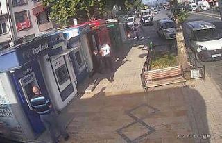 Bankamatikleri 3.kez çekiçle böyle parçaladı