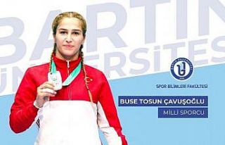 BARÜ mezunu Buse Tosun Çavuşoğlu’ndan gümüş...