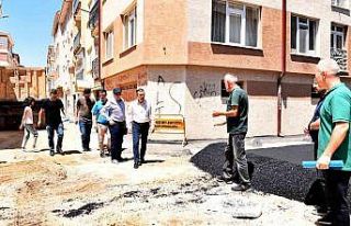 Başkan Ataç yol ve kaldırım çalışmalarını...