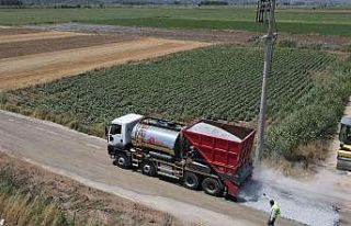 Başkan Atay tarla yollarını asfaltlıyor