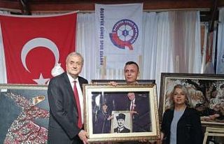 Başkan Bakkalcıoğlu yıl sonu sergisini ziyaret...