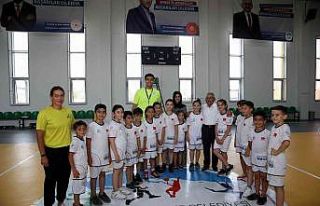 Başkan Büyükkılıç spor merkezinde miniklerle...