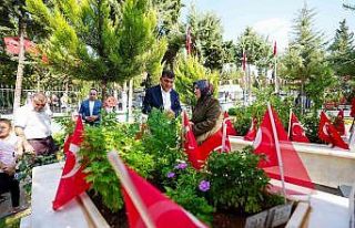 Başkan Fadıloğlu, şehitlik ziyareti