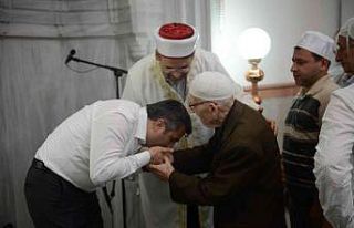 Başkan Oktay Yılmaz bayramı Tatbikat Camii’nde...