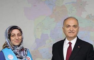 Başkan Özlü, kurbanını bağışladı