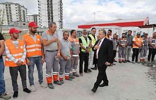 Başkan Yalçın personelle bayramlaştı