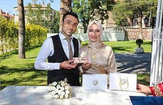 Başkan Yalçın’dan anlamlı nikah hatırası