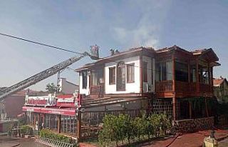 Başkentte korkutan yangın: Bacadan sıçrayan alevler...