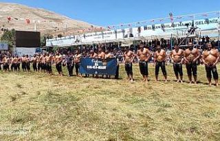 Başpehlivanlardan “Kadına El Kalkamaz’’ pankartı