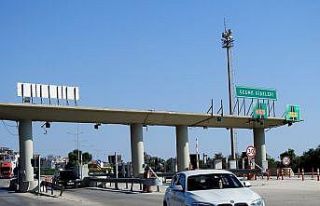 Bayram tatilinde Çeşme otoyolundan giriş-çıkış...