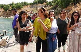 Bayramda Akdamar Adası ve ören yerlerine ziyaretçi...