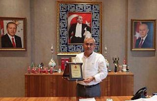 Belediye Başkanı Alim Işık’a bir ödül daha