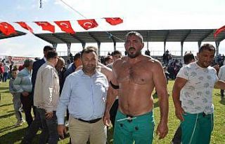 Bengü güreşlerinde başpehlivan Fatih Kambur