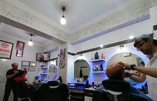 Berberlerde bayram tıraşı mesaisi gece yarısı...