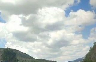 Bilecik-Bozüyük karayolunda arızalanan tır trafiği...