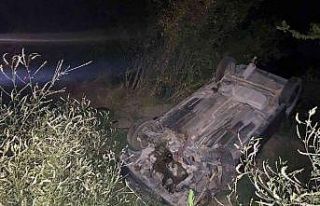 Bilecik’te şarampole yuvarlanan araç içinde bulunan...