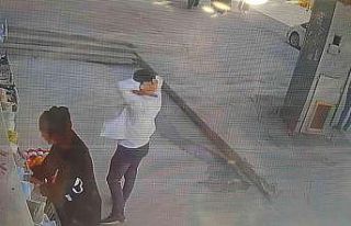 Biri çaldı diğeri çevreyi gözlemledi