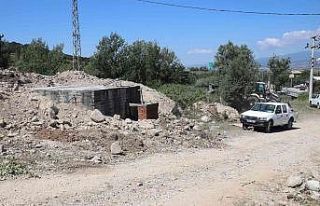 Bolu’da zehirlenmelerin yaşandığı köydeki evlerden...