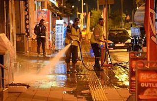Bozüyük’te ana cadde kaldırımları yıkanarak...